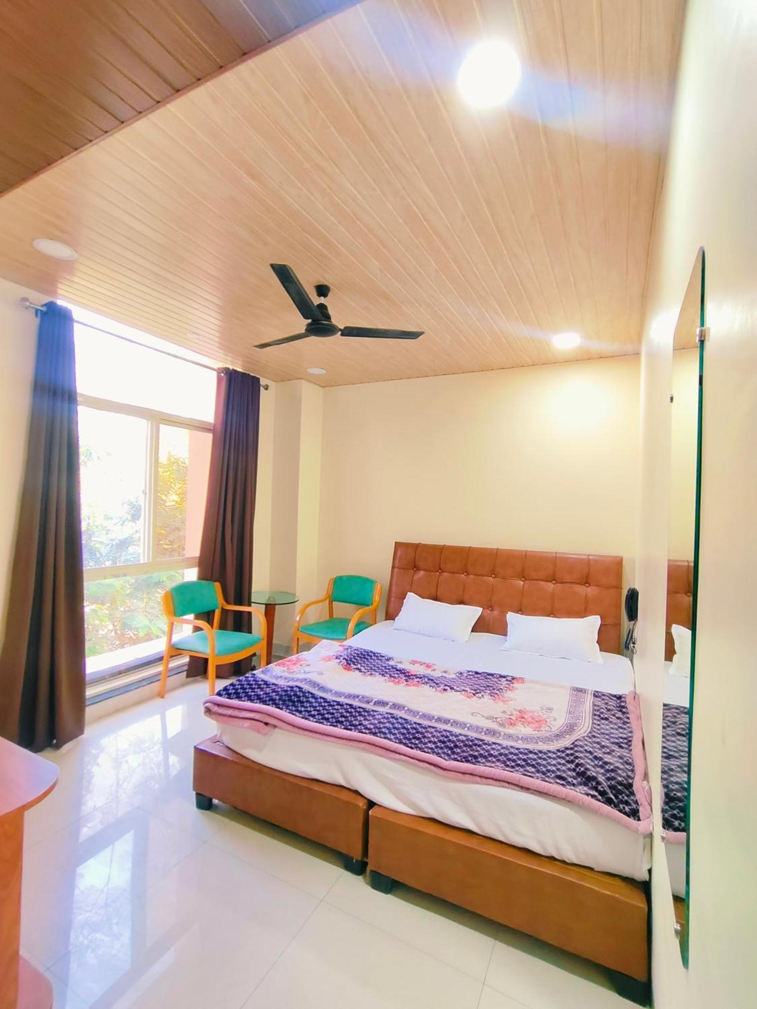 Shri Shiv Ganga Bhakt Niwas Hotel Ujjain Exterior photo