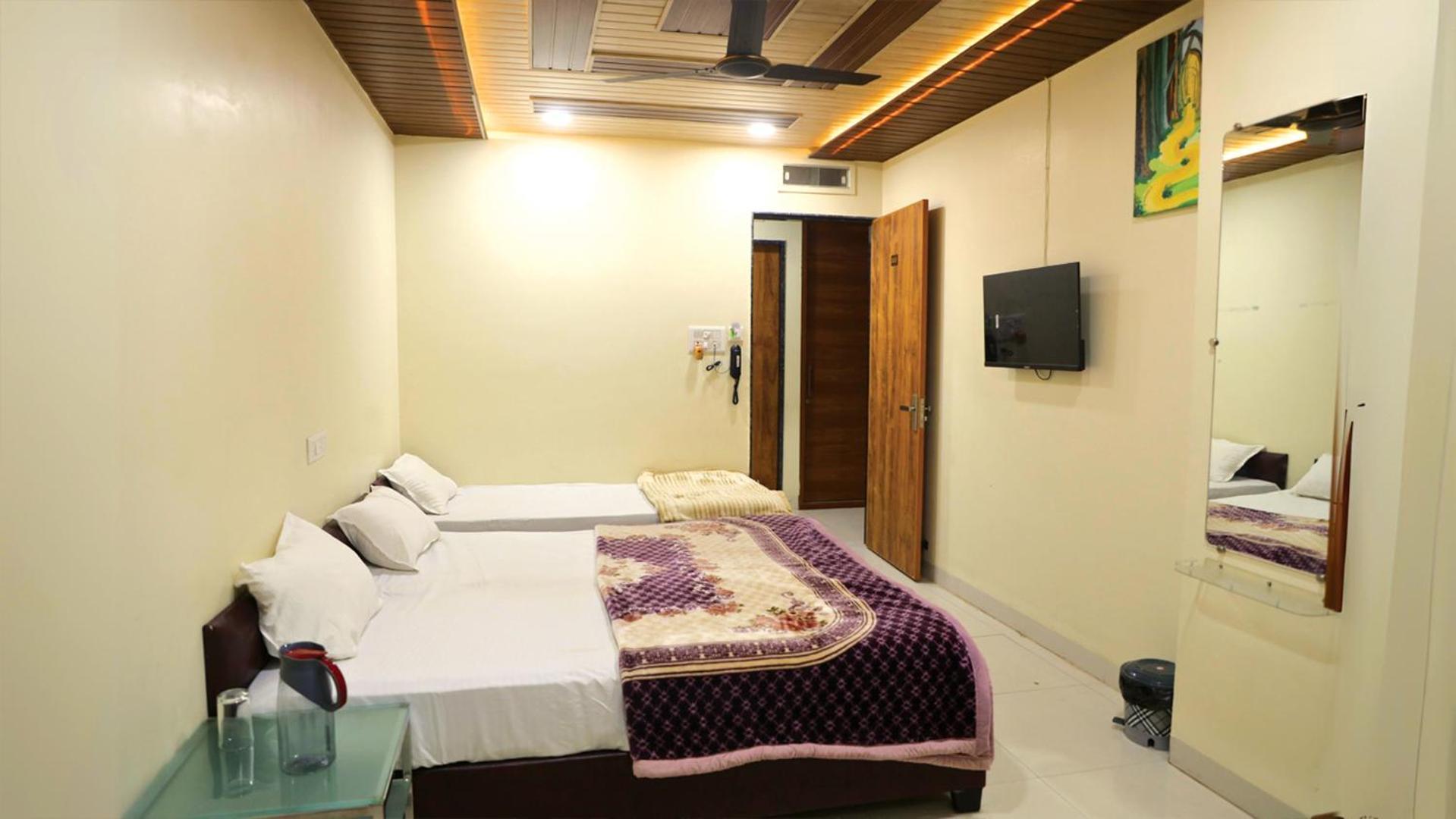 Shri Shiv Ganga Bhakt Niwas Hotel Ujjain Exterior photo