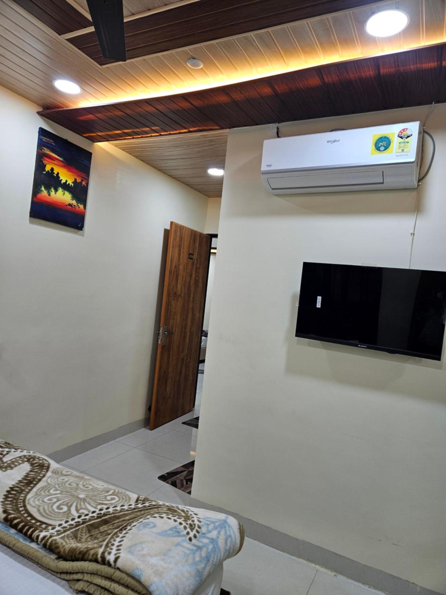 Shri Shiv Ganga Bhakt Niwas Hotel Ujjain Exterior photo