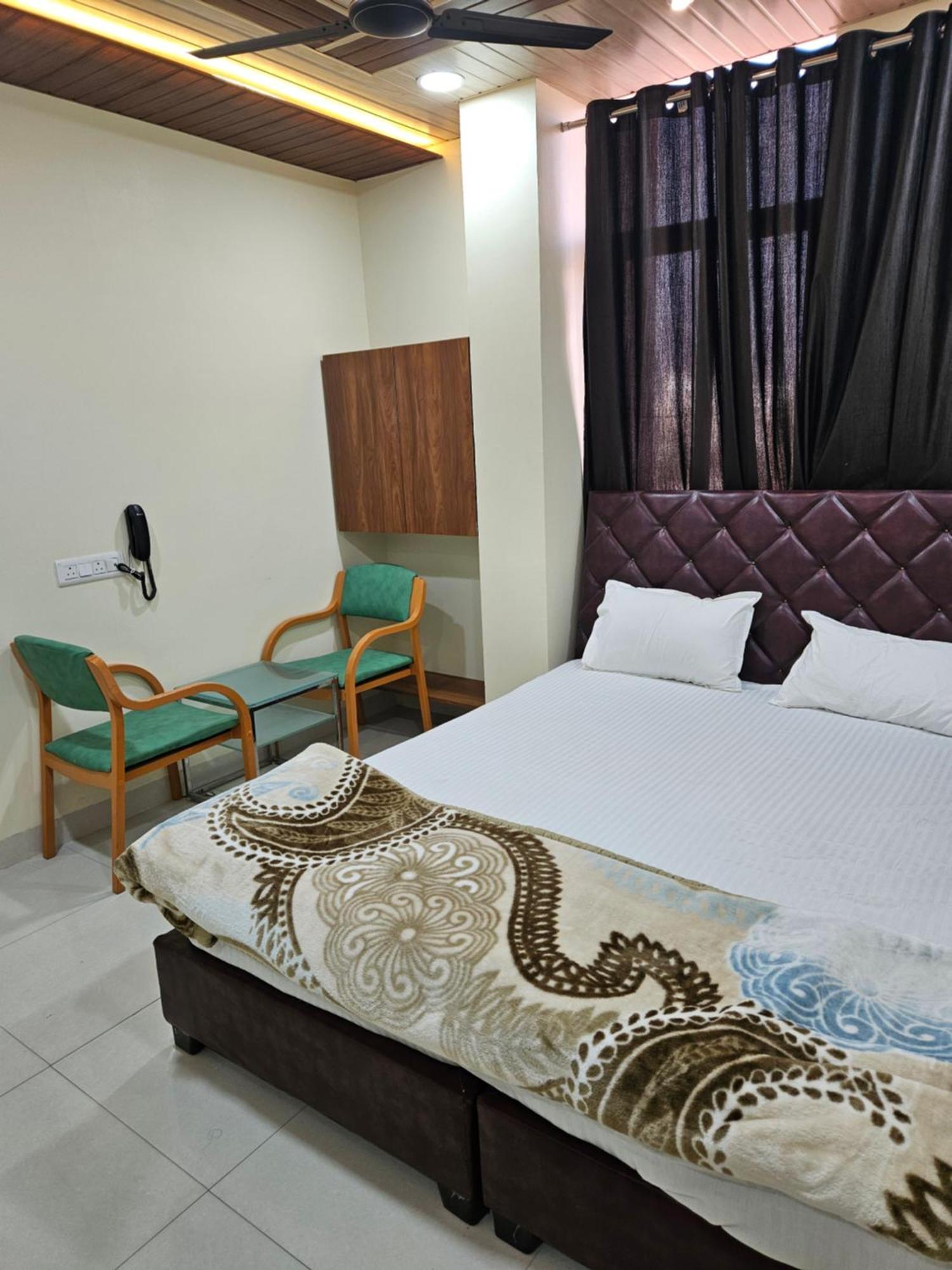 Shri Shiv Ganga Bhakt Niwas Hotel Ujjain Exterior photo