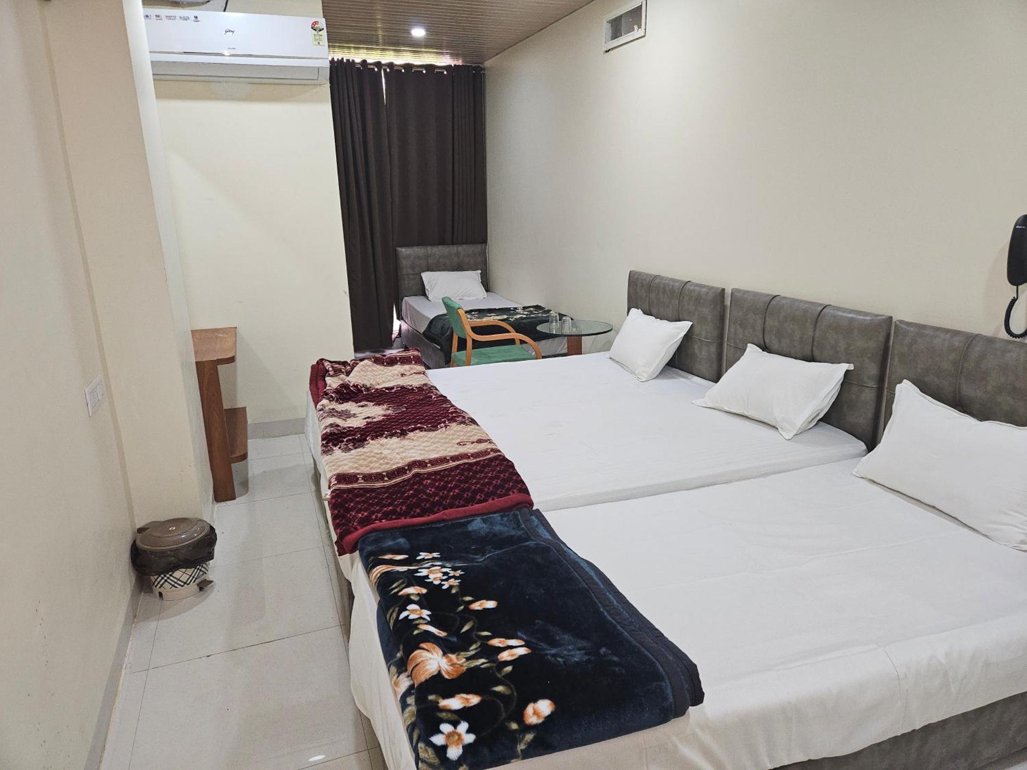 Shri Shiv Ganga Bhakt Niwas Hotel Ujjain Exterior photo