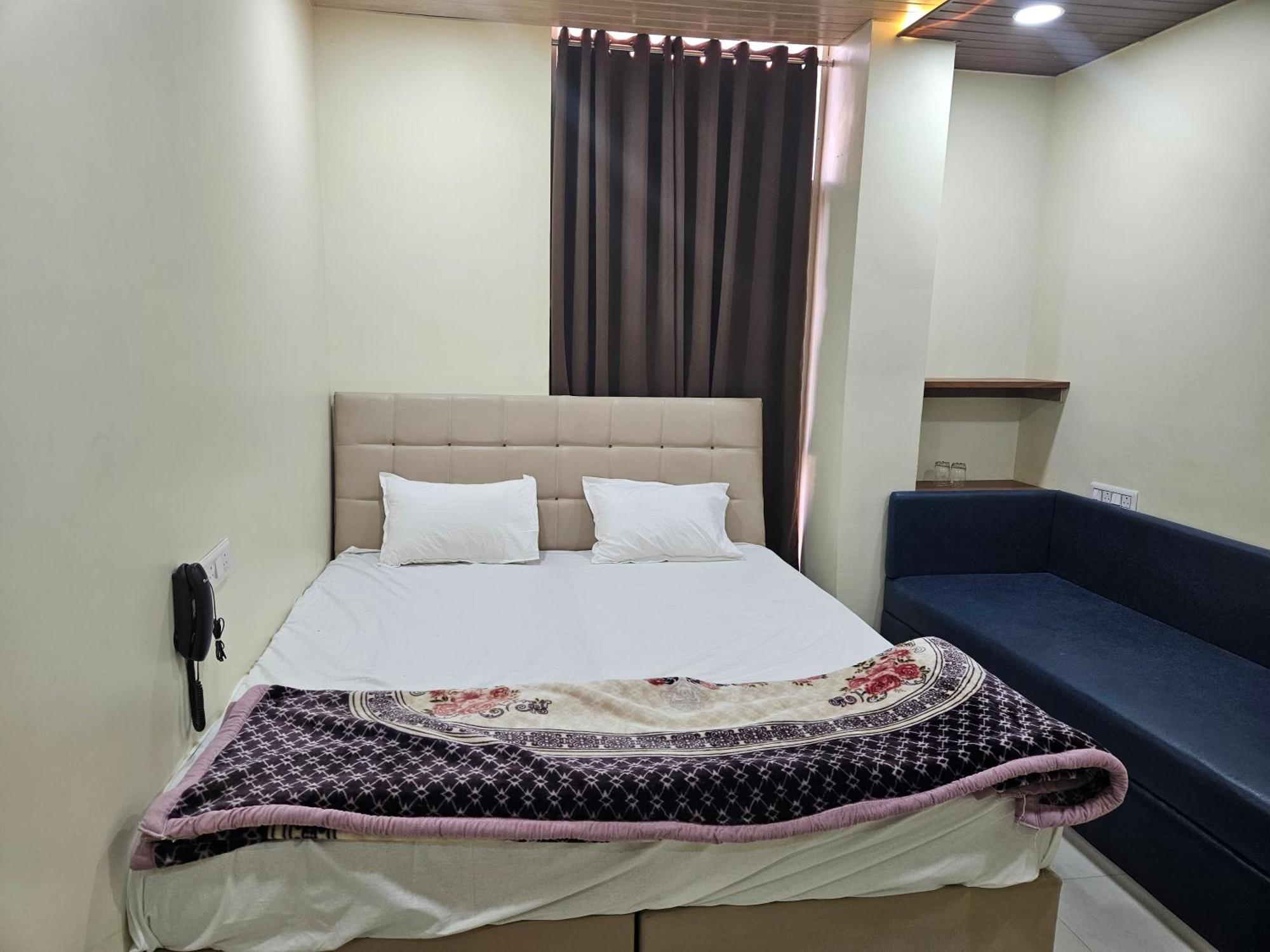 Shri Shiv Ganga Bhakt Niwas Hotel Ujjain Exterior photo