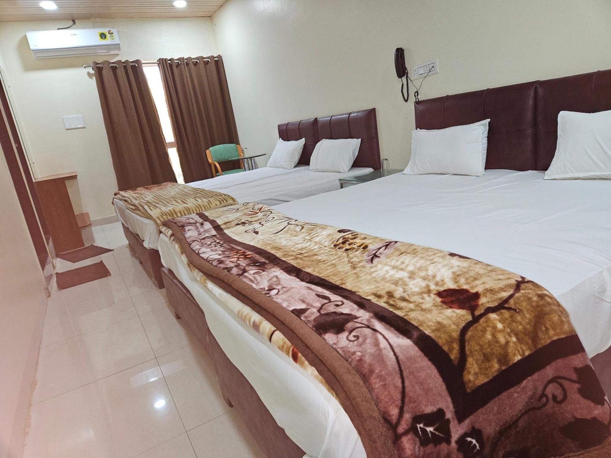 Shri Shiv Ganga Bhakt Niwas Hotel Ujjain Exterior photo