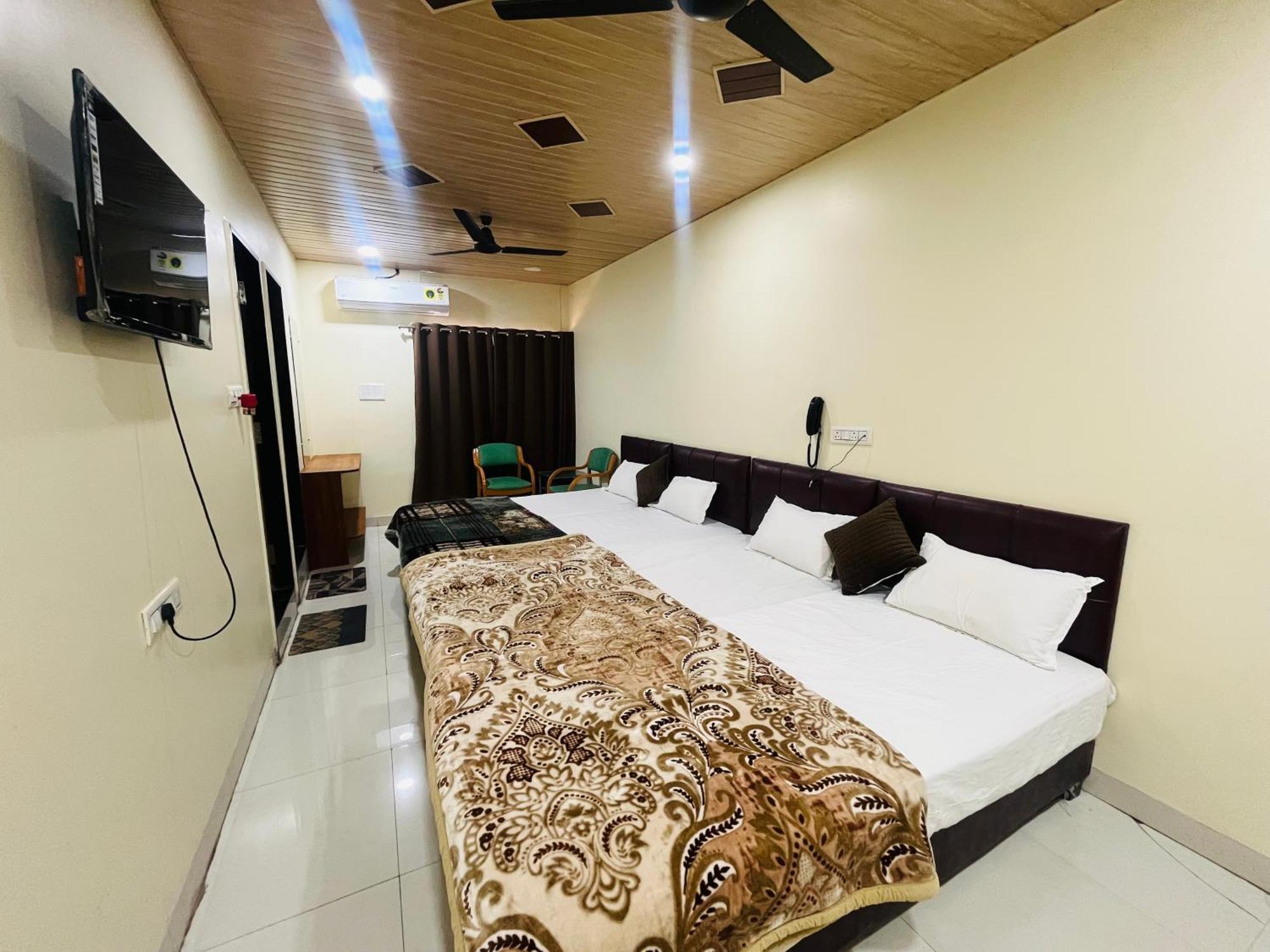 Shri Shiv Ganga Bhakt Niwas Hotel Ujjain Exterior photo